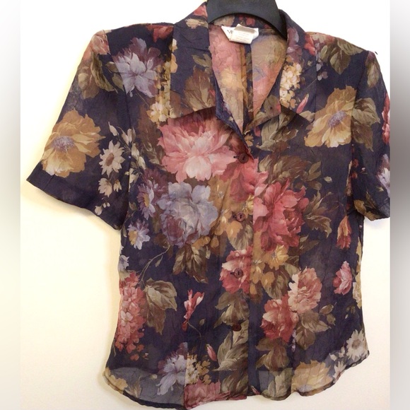 Miss Dorby floral button down blouse with back slit and button detail size 12 - Picture 2 of 9